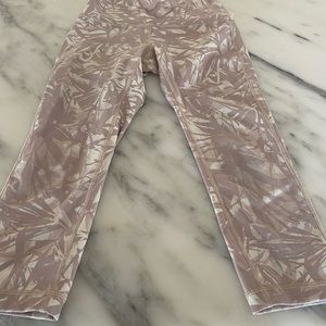 Lululemom Size 6 Crop High Waist palm print